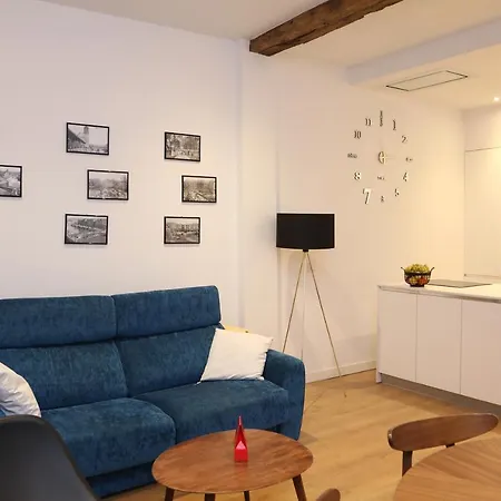 Piso Moderno A 2 Minutos Del Casco Viejo Con Parking Gratis