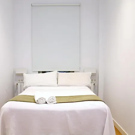 Piso Moderno A 2 Minutos Del Casco Viejo Con Parking Gratis *