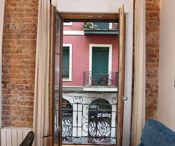 Piso Moderno A 2 Minutos Del Casco Viejo Con Parking Gratis Apartment