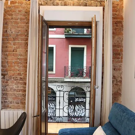 Piso Moderno A 2 Minutos Del Casco Viejo Con Parking Gratis Apartamento