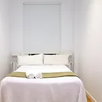 Piso Moderno A 2 Minutos Del Casco Viejo Con Parking Gratis *