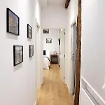 Piso Moderno A 2 Minutos Del Casco Viejo Con Parking Gratis *