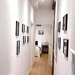 Piso Moderno A 2 Minutos Del Casco Viejo Con Parking Gratis *